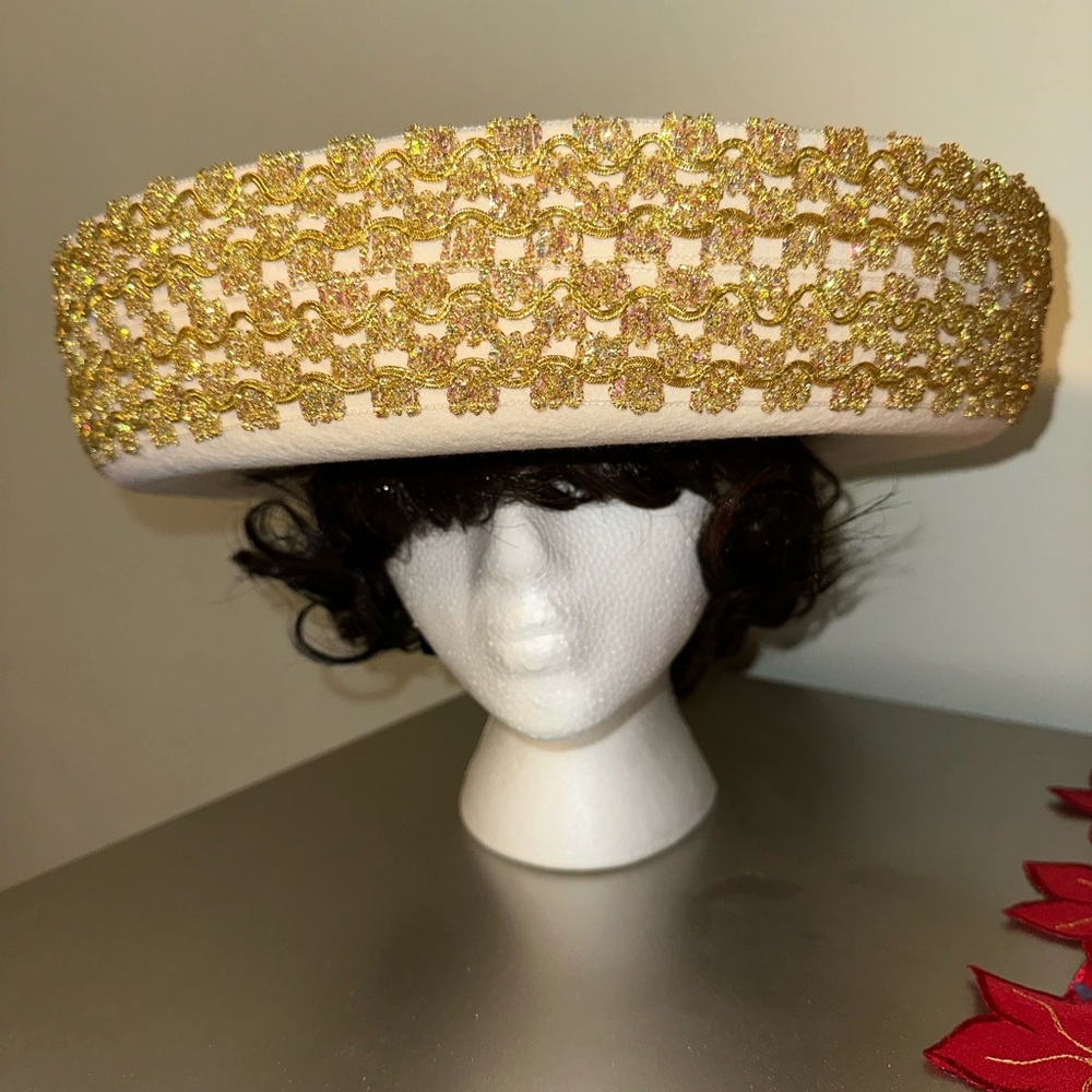 Sylvia heisel church hat great condition